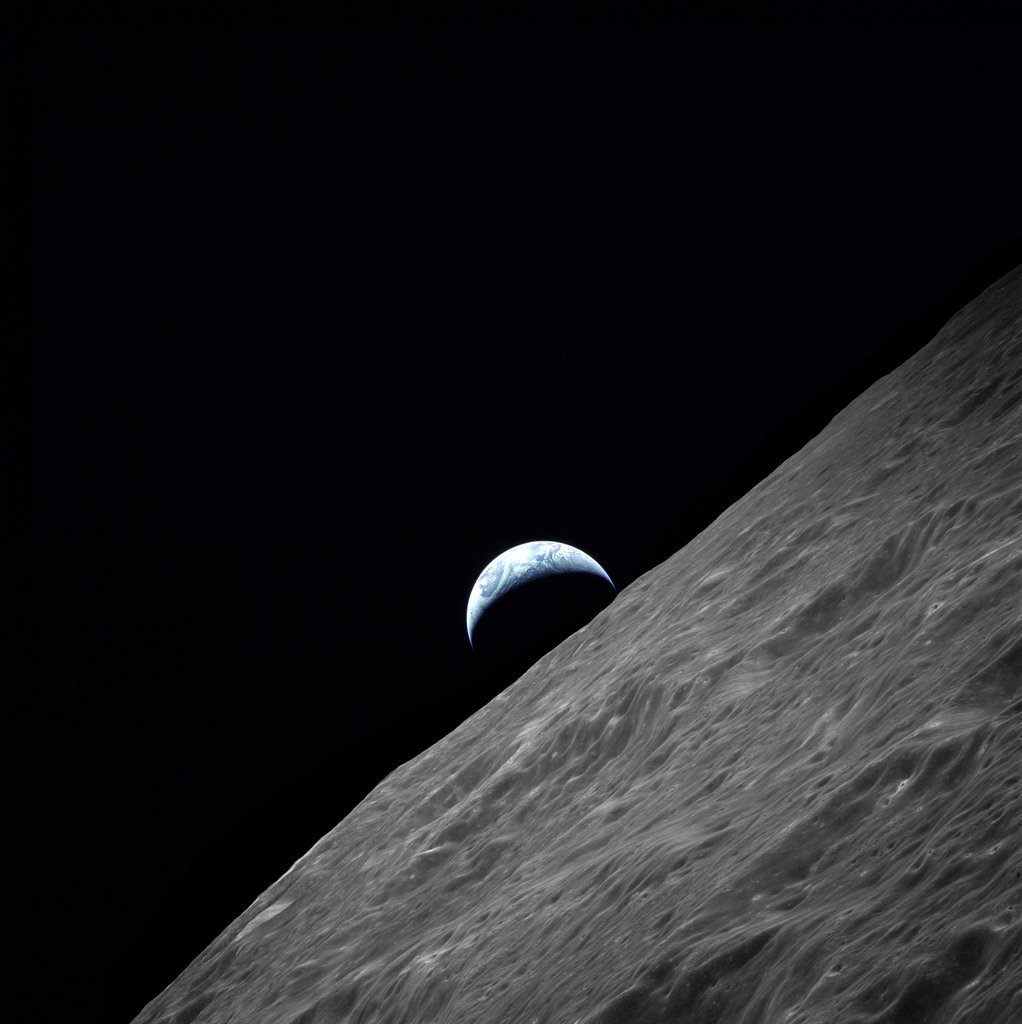 Apollo 14 photography of the crescent light of earth rise